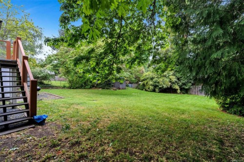 3910 Hobbs St, Saanich, BC 