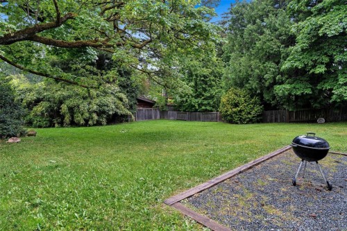 3910 Hobbs St, Saanich, BC 