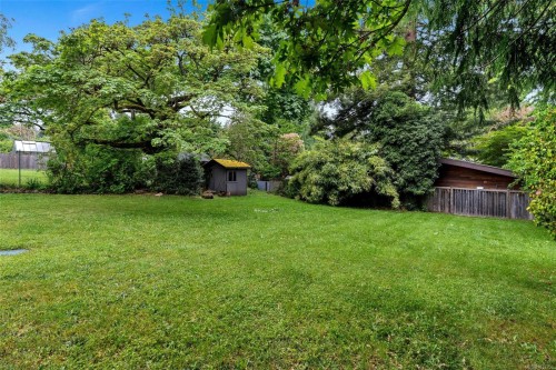 3910 Hobbs St, Saanich, BC 