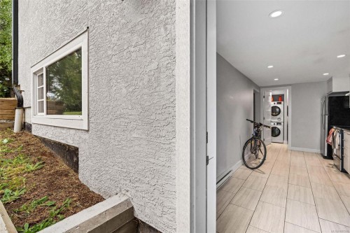 3910 Hobbs St, Saanich, BC 