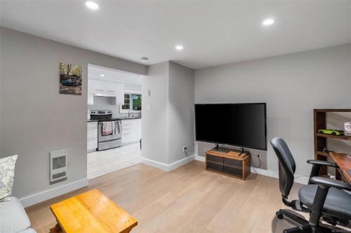 3910 Hobbs St, Saanich, BC 