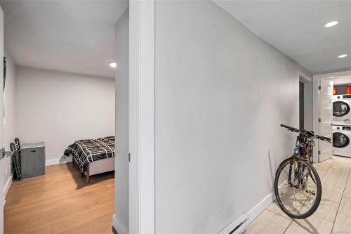 3910 Hobbs St, Saanich, BC 