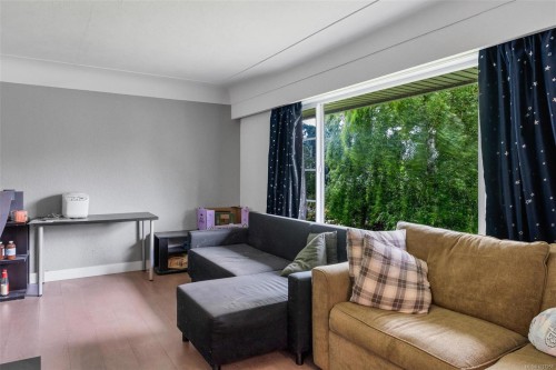 3910 Hobbs St, Saanich, BC 