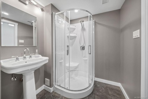 1068 Manley St, Duncan, BC 