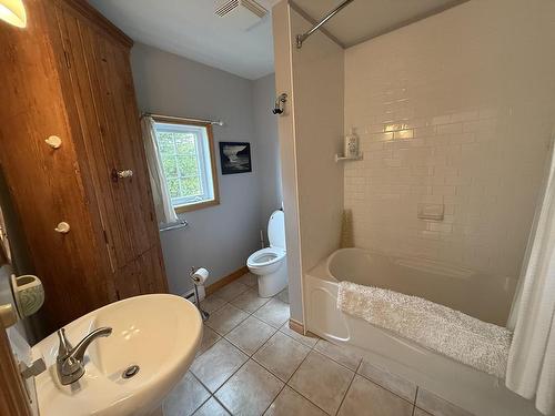 16 Gibson Lane, Chelton, PE - Indoor Photo Showing Bathroom
