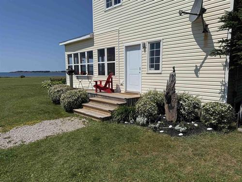 16 Gibson Lane, Chelton, PE - Outdoor