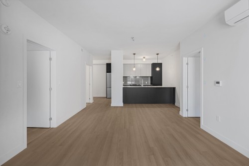 Salon - 104-35 Boul. Brunswick, Dollard-Des-Ormeaux, QC - Indoor Photo Showing Kitchen