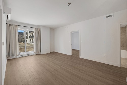 Salon - 104-35 Boul. Brunswick, Dollard-Des-Ormeaux, QC - Indoor Photo Showing Other Room
