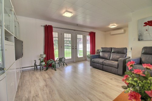 Salon - 5 Rue St-Joseph, Laverlochère-Angliers, QC - Indoor Photo Showing Living Room