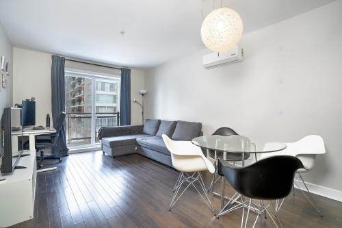 Salon - 311-7000 Rue Allard, Montréal (Lasalle), QC - Indoor