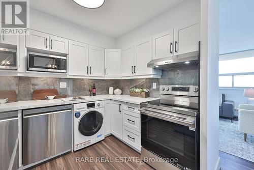 1508 - 5949 Yonge Street, Toronto, ON - Indoor Photo Showing Kitchen