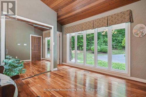 5590 Steeles Avenue W, Milton, ON - Indoor Photo Showing Other Room