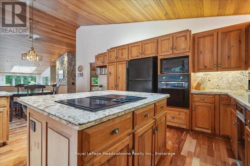 5590 Steeles Avenue W, Milton, ON - Indoor Photo Showing Kitchen