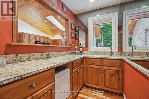 5590 Steeles Avenue W, Milton, ON - Indoor Photo Showing Kitchen