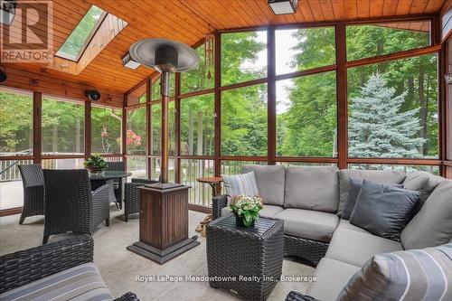 5590 Steeles Avenue W, Milton, ON -  Photo Showing Living Room