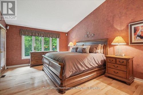 5590 Steeles Avenue W, Milton, ON - Indoor Photo Showing Bedroom