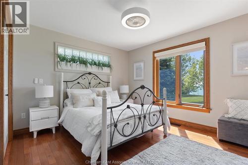 6576 Talbot Trail, Merlin, ON - Indoor Photo Showing Bedroom