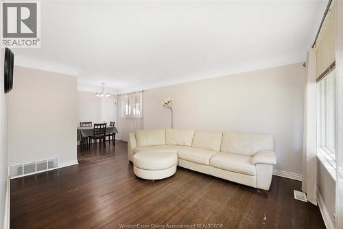 3668 Mckay, Windsor, ON - Indoor Photo Showing Living Room