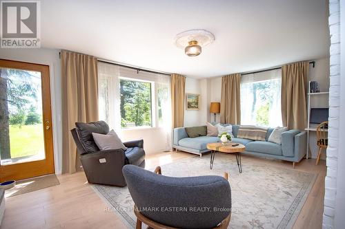 2279 Pigeon Lake Road, Kawartha Lakes (Bobcaygeon), ON - Indoor Photo Showing Living Room