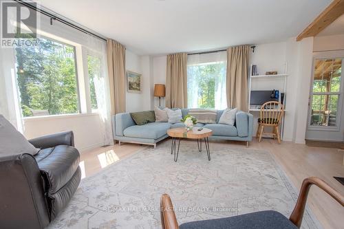 2279 Pigeon Lake Road, Kawartha Lakes (Bobcaygeon), ON - Indoor Photo Showing Living Room