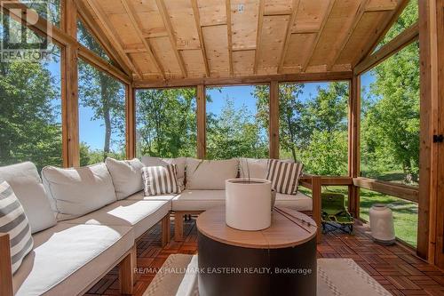 2279 Pigeon Lake Road, Kawartha Lakes (Bobcaygeon), ON - Indoor Photo Showing Living Room