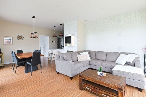 Salon - 202-2605 Av. De La Gare, Mascouche, QC - Indoor Photo Showing Living Room