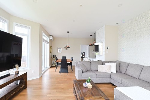Salon - 202-2605 Av. De La Gare, Mascouche, QC - Indoor Photo Showing Living Room