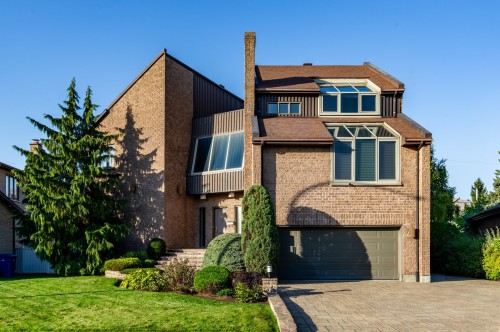 7935 Rue Rostand  Brossard, QC J4X 2R6