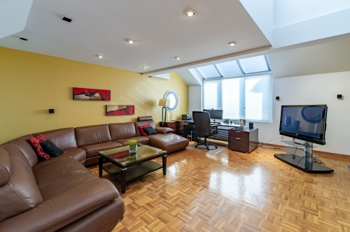 Salle familiale - 7935 Rue Rostand, Brossard, QC - Indoor Photo Showing Living Room