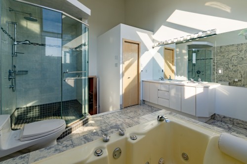 Salle de bains attenante à la CCP - 7935 Rue Rostand, Brossard, QC - Indoor Photo Showing Bathroom