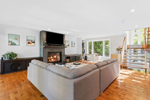 Salon - 302 Mtée Victor-Nymark, Saint-Sauveur, QC - Indoor Photo Showing Living Room With Fireplace