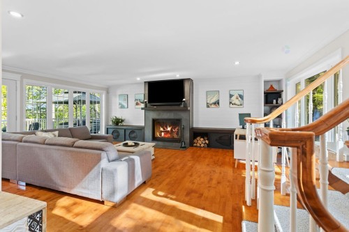 Vue d'ensemble - 302 Mtée Victor-Nymark, Saint-Sauveur, QC - Indoor Photo Showing Living Room With Fireplace