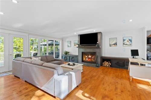 Salon - 302 Mtée Victor-Nymark, Saint-Sauveur, QC - Indoor Photo Showing Living Room With Fireplace
