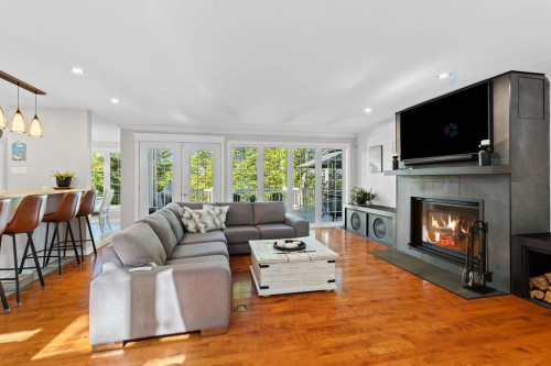 Salon - 302 Mtée Victor-Nymark, Saint-Sauveur, QC - Indoor Photo Showing Living Room With Fireplace