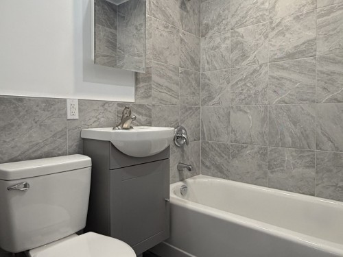 Bathroom - 5-5745 Boul. Décarie, Montréal (Côte-Des-Neiges/Notre-Dame-De-Grâce), QC - Indoor Photo Showing Bathroom