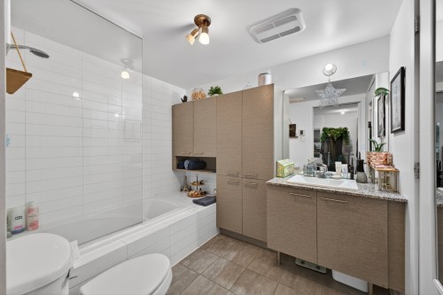 Bathroom - 1002-10150 Place De L'Acadie, Montréal (Ahuntsic-Cartierville), QC - Indoor Photo Showing Bathroom