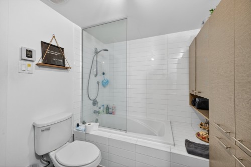 Bathroom - 1002-10150 Place De L'Acadie, Montréal (Ahuntsic-Cartierville), QC - Indoor Photo Showing Bathroom