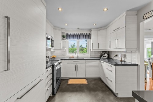 Kitchen - 496 Rue Fortin, Napierville, QC - Indoor Photo Showing Kitchen With Upgraded Kitchen