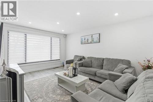 18 Ferrie Street W, Hamilton, ON - Indoor Photo Showing Living Room
