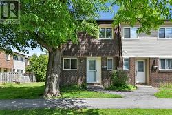 86F SEYTON DRIVE Ottawa, ON K2H 8W5