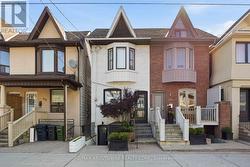4 - 793 PAPE AVENUE Toronto, ON M4K 3T2