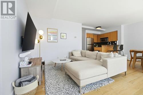 Ph20 - 230 King Street E, Toronto (Moss Park), ON - Indoor Photo Showing Living Room