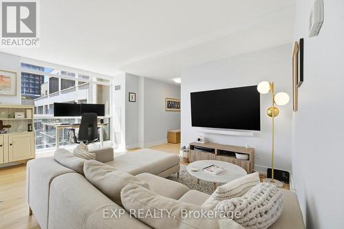Ph20 - 230 King Street E, Toronto (Moss Park), ON - Indoor Photo Showing Living Room