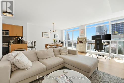 Ph20 - 230 King Street E, Toronto (Moss Park), ON - Indoor Photo Showing Living Room