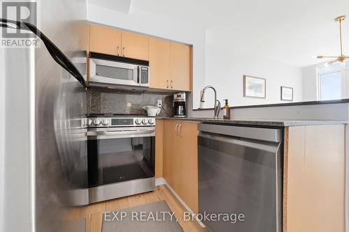 Ph20 - 230 King Street E, Toronto (Moss Park), ON - Indoor Photo Showing Kitchen