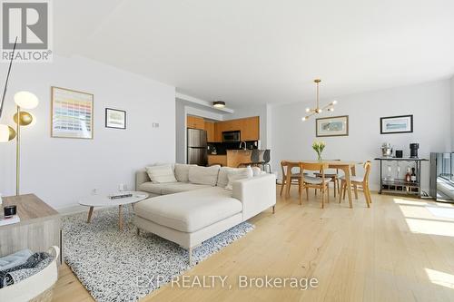 Ph20 - 230 King Street E, Toronto (Moss Park), ON - Indoor Photo Showing Living Room