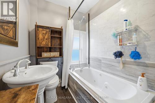 4919 Huron Street, Niagara Falls (Cherrywood), ON - Indoor Photo Showing Bathroom