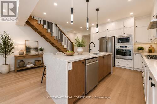 956 Fourth Street, Mississauga, ON - Indoor Photo Showing Kitchen With Upgraded Kitchen