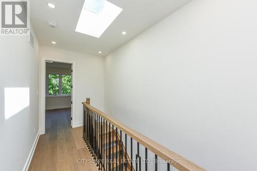 956 Fourth Street, Mississauga, ON - Indoor Photo Showing Kitchen With Upgraded Kitchen