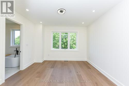956 Fourth Street, Mississauga, ON - Indoor Photo Showing Kitchen With Upgraded Kitchen